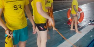 Descubre cuándo y por qué usar la posición lateral de seguridad en primeros auxilios.