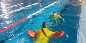 Aprende cómo controlar el pánico de una víctima tras un rescate acuático