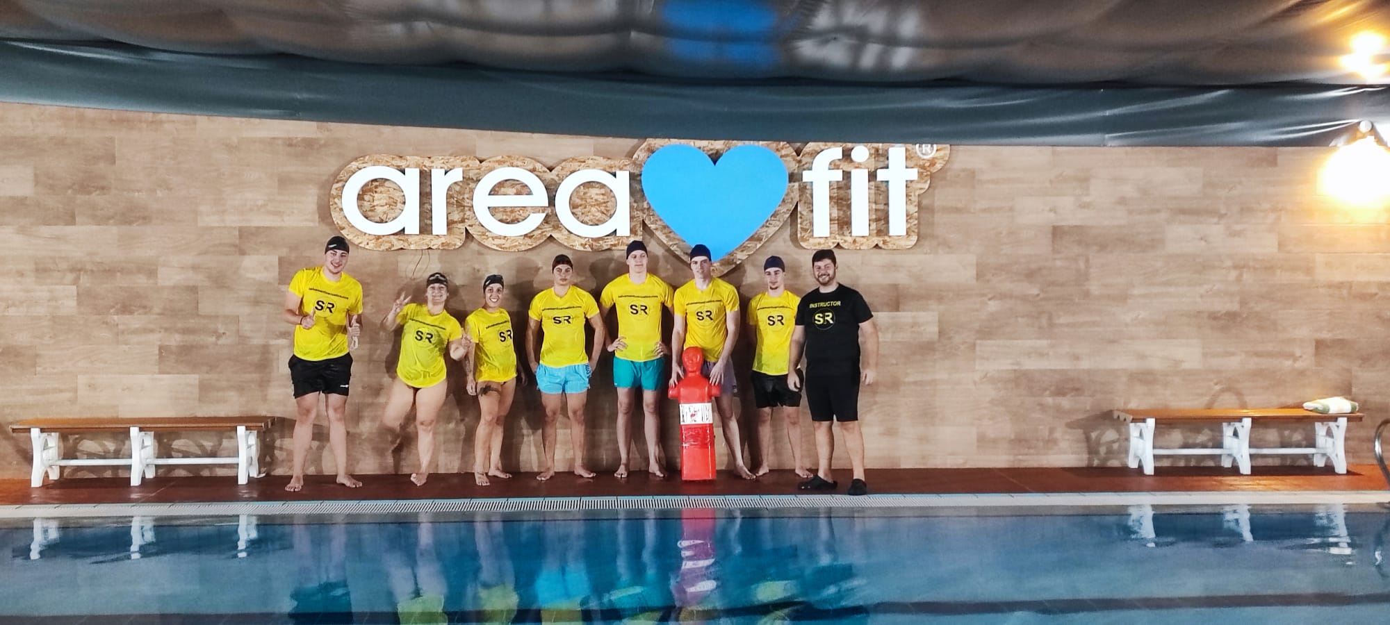 Descubre el detalle que marca la diferencia entre un socorrista profesional y uno imprudente según la experiencia de nuestros monitores.